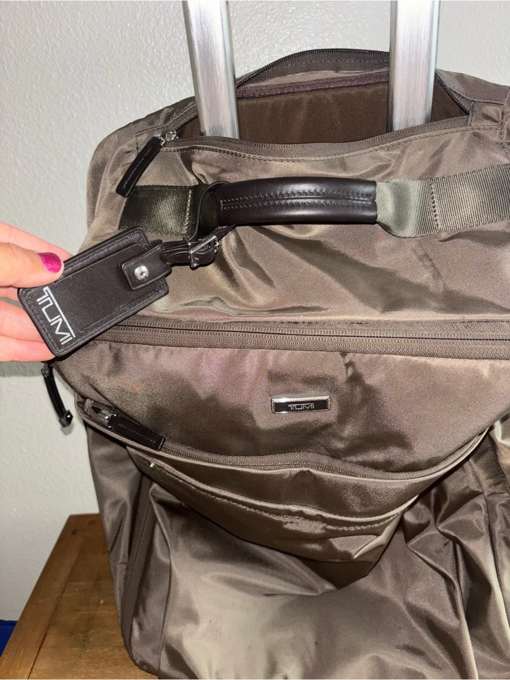 Tumi compact rolling